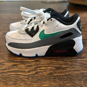 Toddler boy Nike size 9